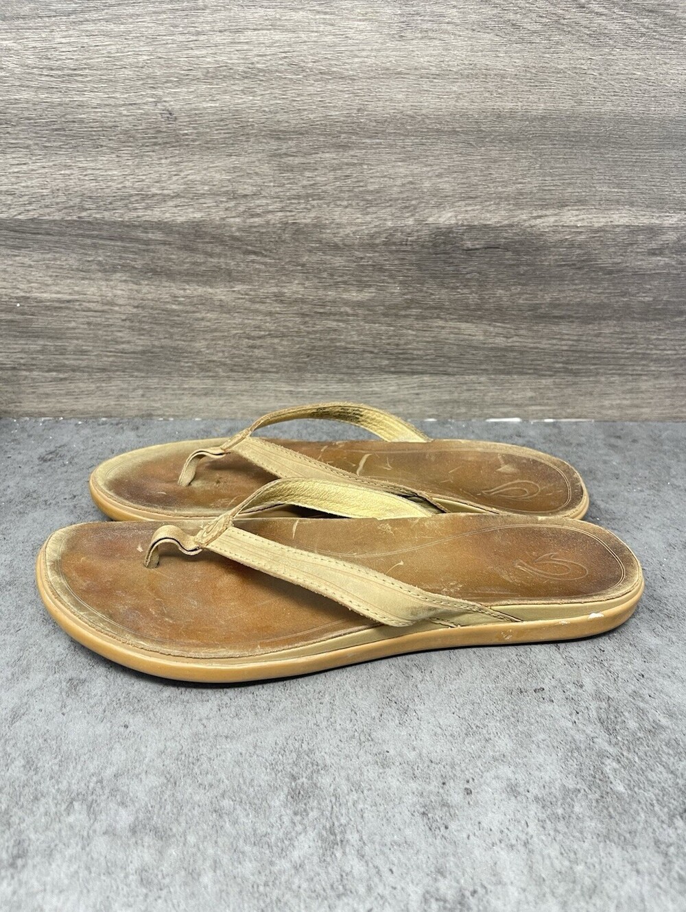 OluKai Honu Womens Size 10 Tan Brown Leather Flip Flop Sandals Comfort Beach
